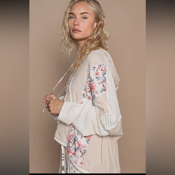 ✨NEW✨POL, Long Sleeve Floral Peace Patch ribbed Hoodie, in Almond,Sizes S-L - Picture 3 of 7